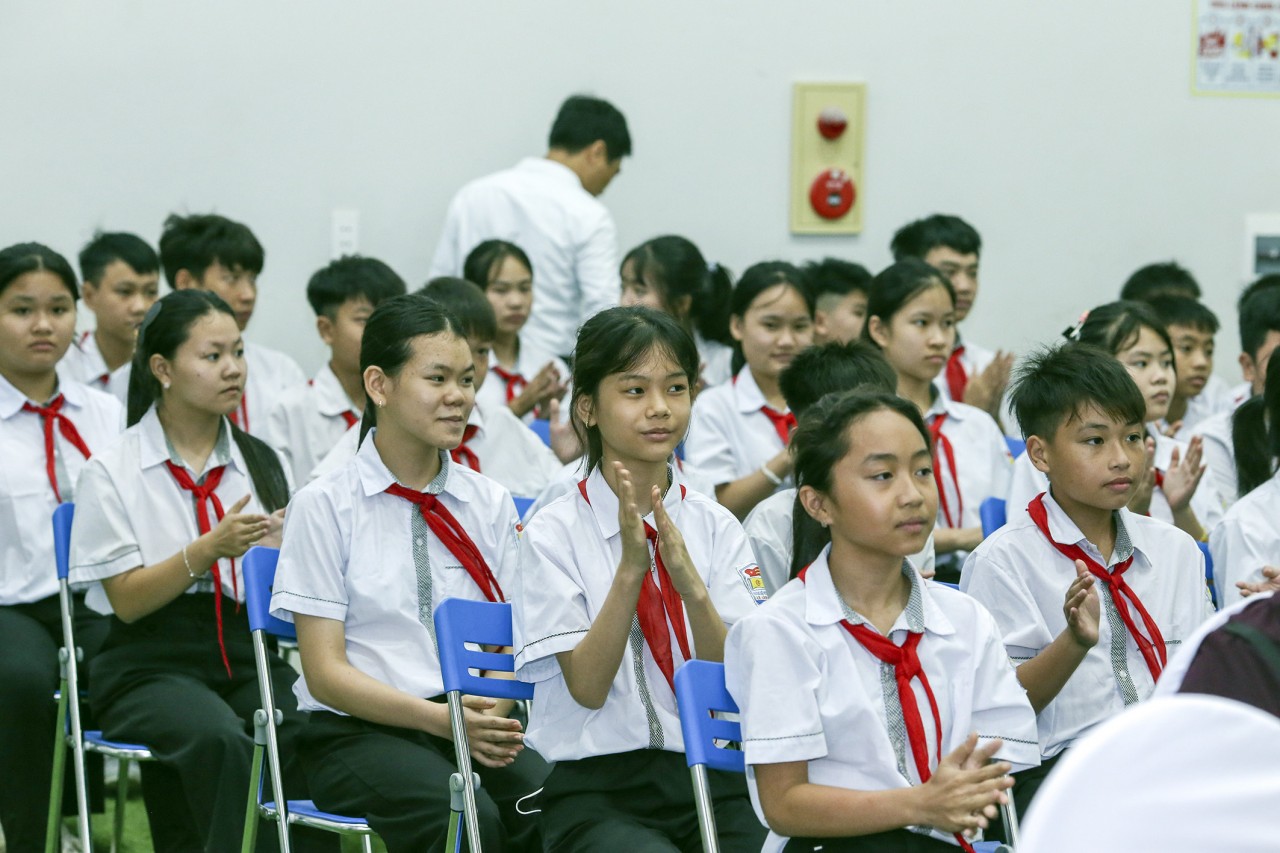 Bộ trưởng Tài chính Nguyễn Văn Thắng gắn biển công trình kỷ niệm 80 năm Ngày truyền thống Ngành Tài chính Việt Nam