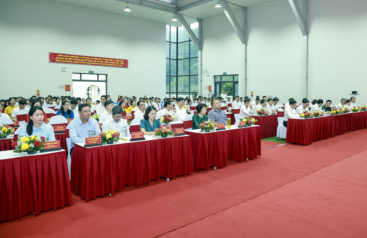 Bộ trưởng Tài chính Nguyễn Văn Thắng gắn biển công trình kỷ niệm 80 năm Ngày truyền thống Ngành Tài chính Việt Nam