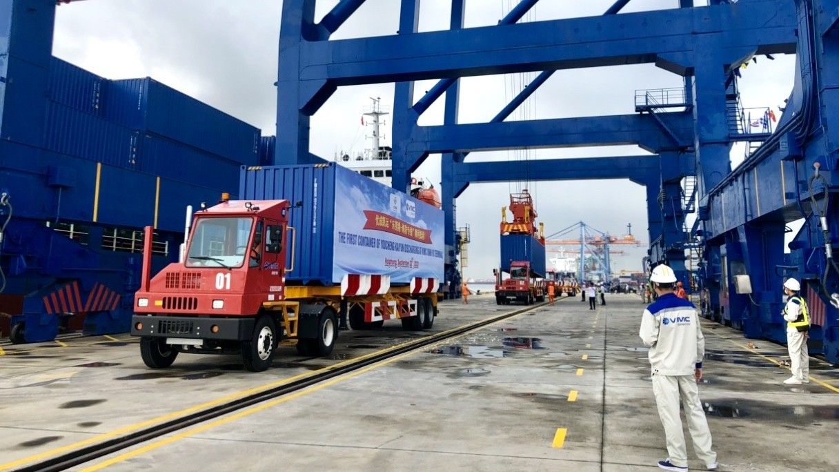 Hải quan thông quan cho hàng hoá tăng 2 con số, thu ngân sách đạt 222.749 tỷ đồng