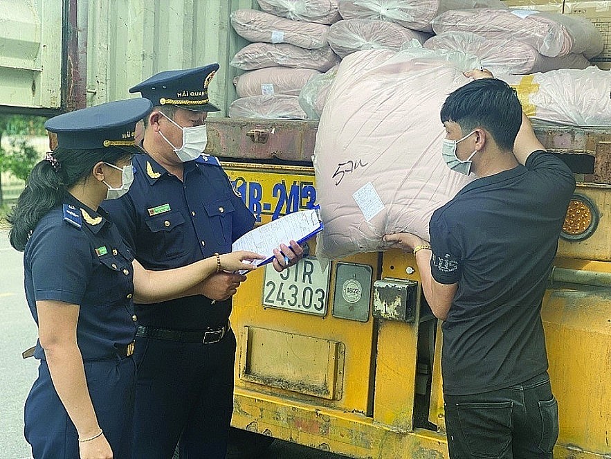 Hải quan khu vực XVII thu ngân sách đạt 2.266 tỷ đồng