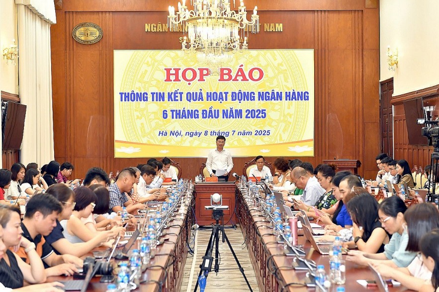 Sáng ngày 8/7, tại Hà Nội, Ngân hàng Nhà nước tổ chức buổi họp báo thông tin kết quả hoạt động ngân hàng 6 tháng đầu năm 2025. Sáng ngày 8/7, tại Hà Nội, Ngân hàng Nhà nước tổ chức buổi họp báo thông tin kết quả hoạt động ngân hàng 6 tháng đầu năm 2025.