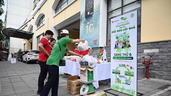 SeABank tổ chức “Ngày hội đổi rác lấy quà” lan tỏa lối sống xanh, giữ gìn Hà Nội sạch đẹp