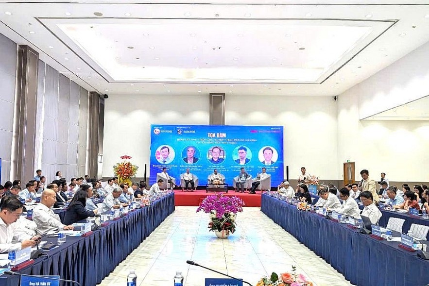 Chuyên gia thảo luận giải pháp phát triển hiệu quả công nghiệp TP. Hồ Chí Minh. Ảnh: Việt Dũng Chuyên gia thảo luận giải pháp phát triển hiệu quả công nghiệp TP. Hồ Chí Minh. Ảnh: Việt Dũng