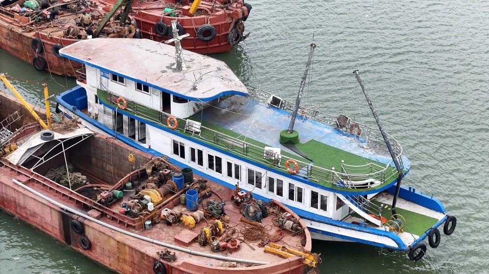 Quảng Ninh vẫn đang tích cực tìm kiếm các nạn nhân vụ đắm tàu trên vịnh Hạ Long Quảng Ninh vẫn đang tích cực tìm kiếm các nạn nhân vụ đắm tàu trên vịnh Hạ Long