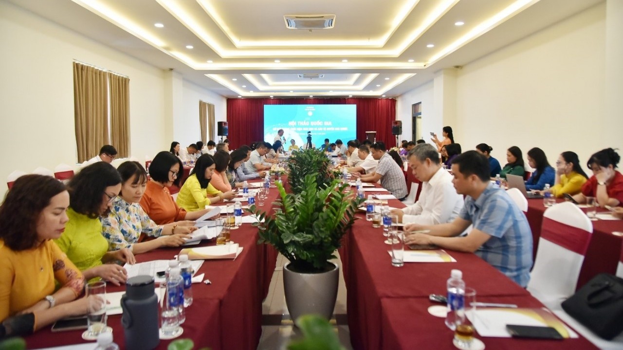 Nữ giới cần phát huy bản lĩnh, sáng tạo để dẫn dắt giáo dục và bảo vệ quyền con người