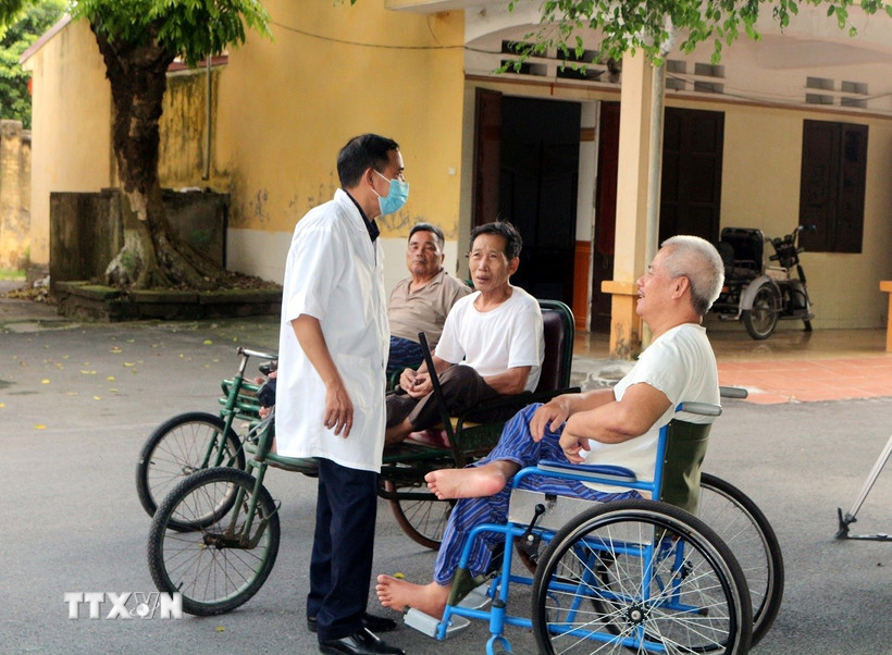Thương, bệnh binh coi trung tâm Điều dưỡng Thương binh Duy Tiên như là nhà, cán bộ, nhân viên trung tâm như người thân. (Ảnh: Nguyễn Chinh/TTXVN)