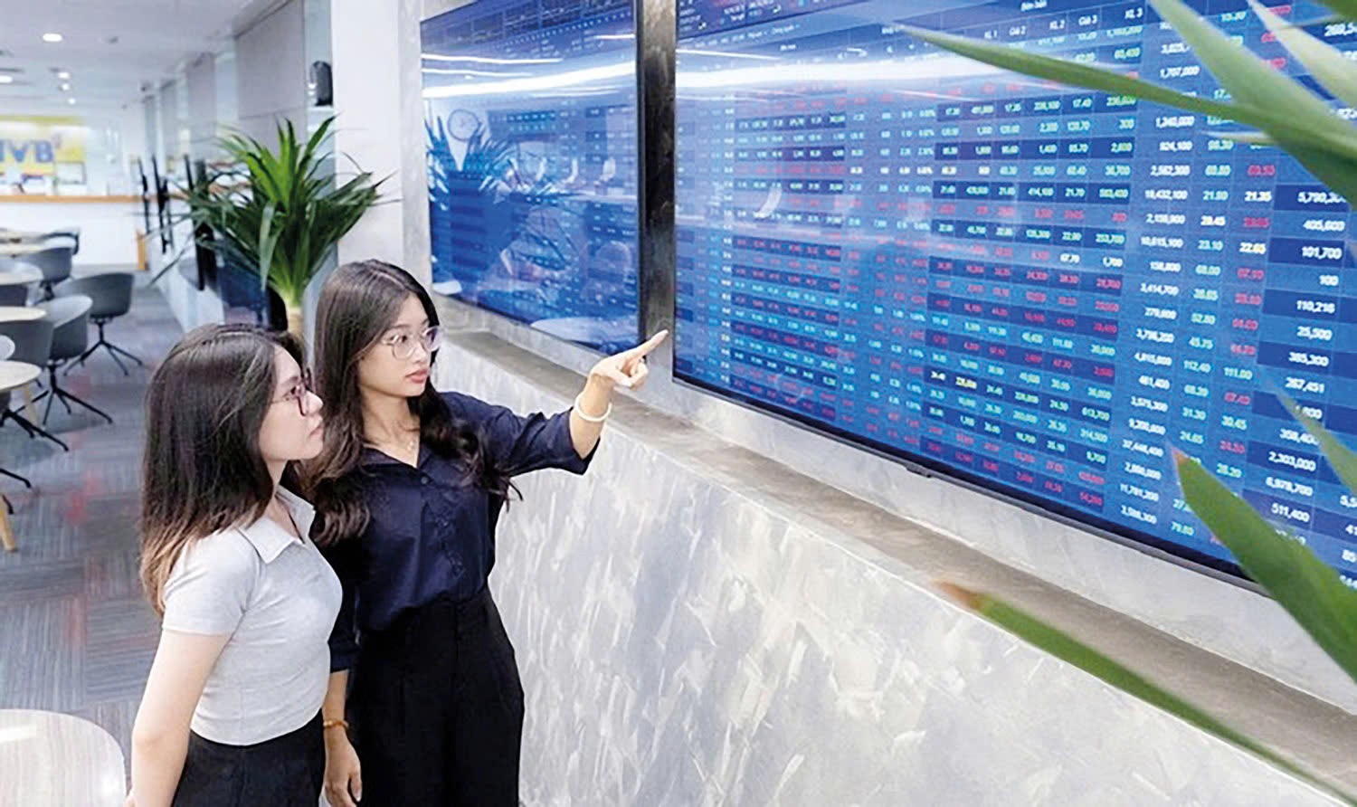 Nhiều cơ hội để thị trường chứng khoán nâng tầm phát triển Chứng khoán ngày 26/8: