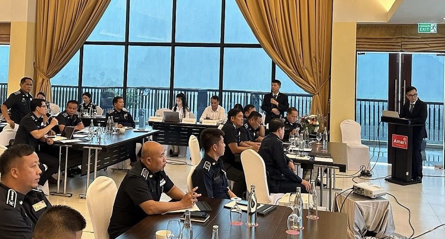 undefined Hải quan Việt Nam giúp Hải quan Lào nâng cao năng lực chống buôn lậu