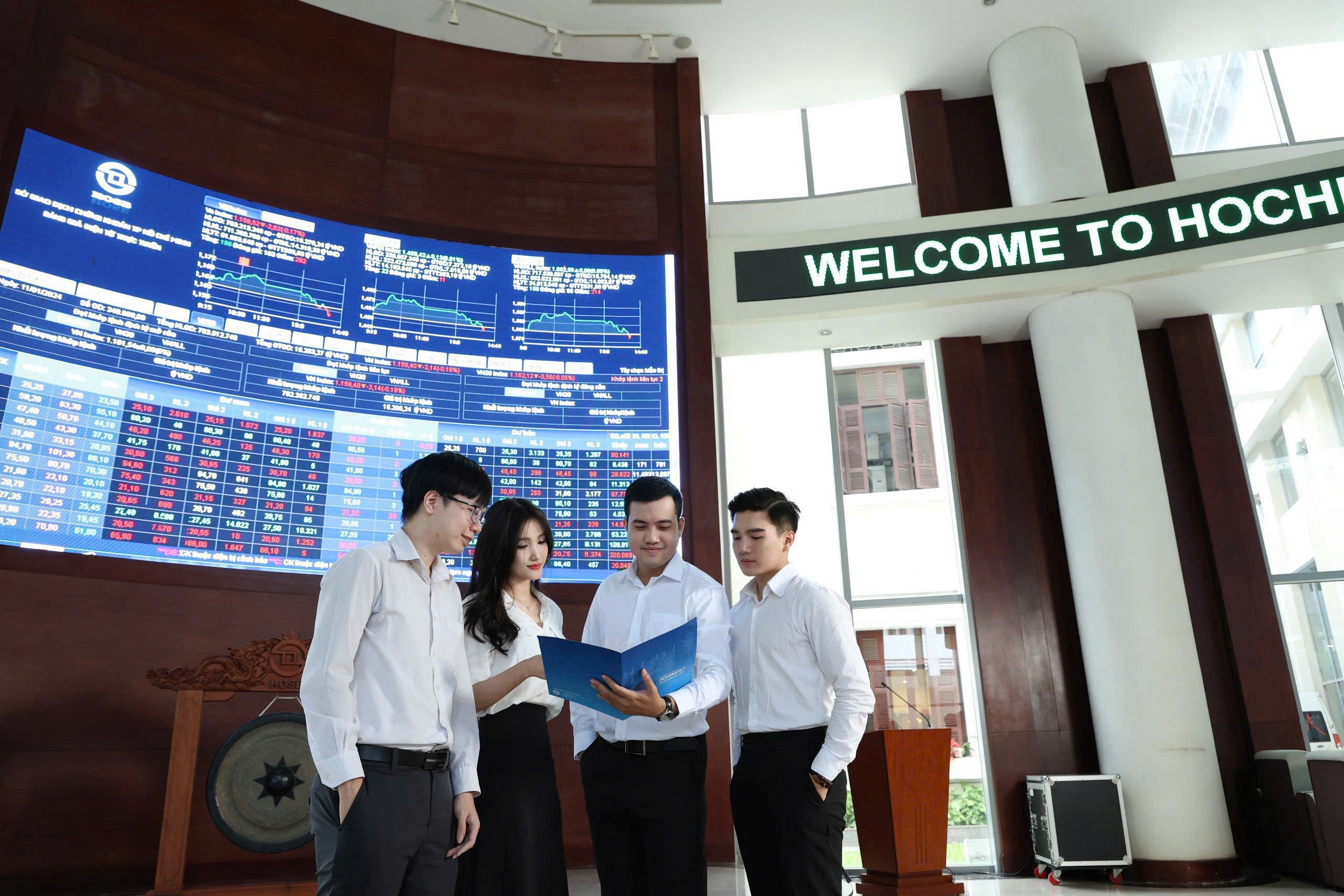 Nhiều cơ hội để thị trường chứng khoán nâng tầm phát triển Nhiều cơ hội để thị trường chứng khoán nâng tầm phát triển