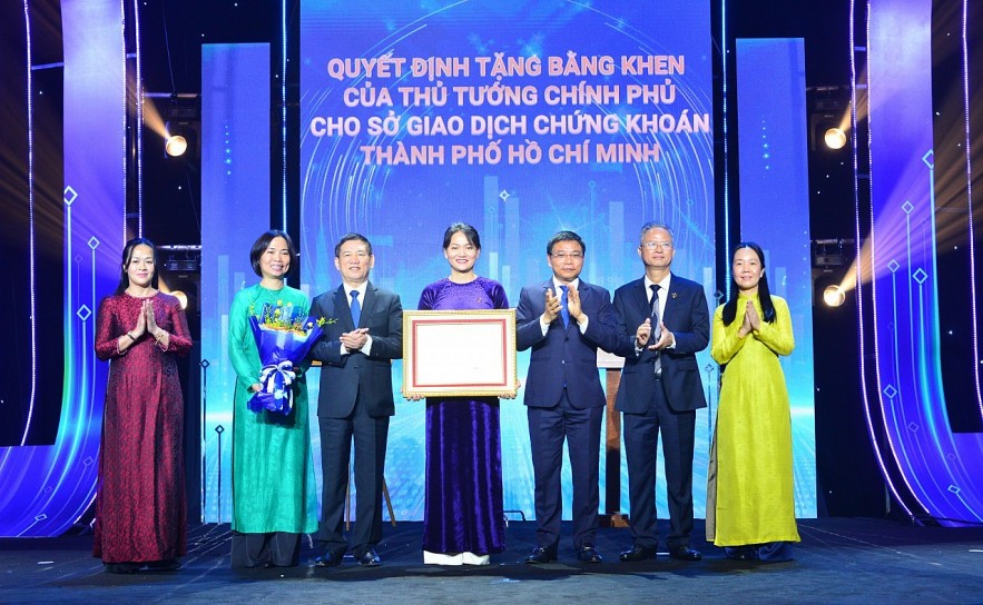 Thị trường chứng khoán là “huyết mạch” của nền kinh tế hiện đại Thị trường chứng khoán là “huyết mạch” của nền kinh tế hiện đại