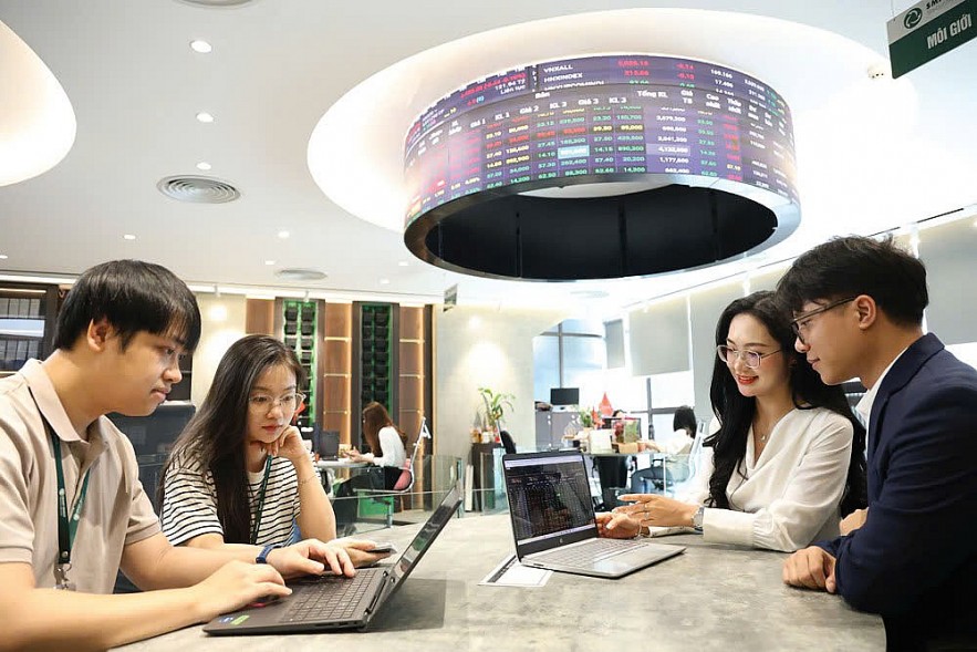 Nâng hạng - bước tiến chiến lược trong phát triển thị trường tài chính Nâng hạng - bước tiến chiến lược trong phát triển thị trường tài chính