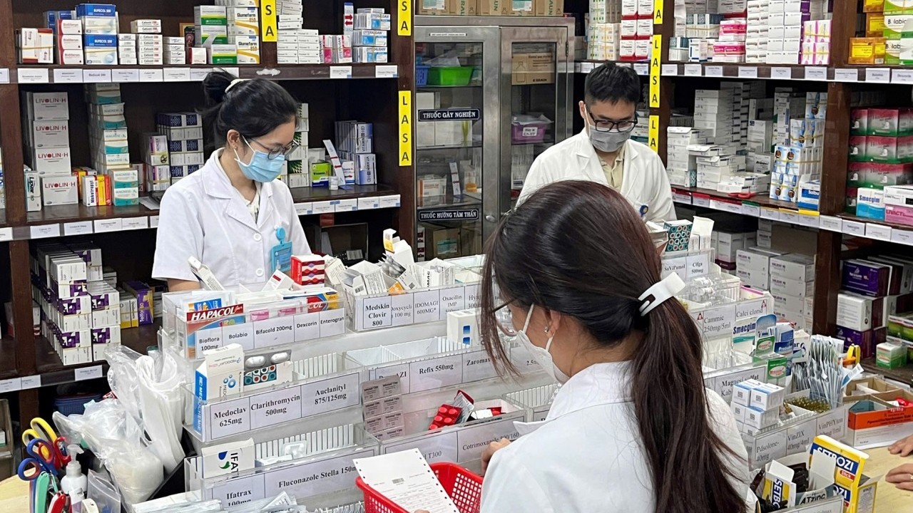 Yêu cầu cung ứng đầy đủ thuốc cho điều trị, phòng chống dịch bệnh
