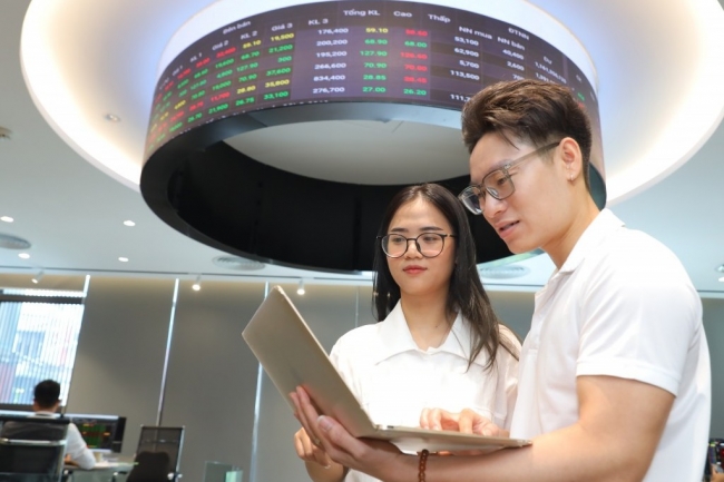 Chứng khoán ngày 25/8: Tâm lý thận trọng tăng, VN-Index tiếp tục điều chỉnh