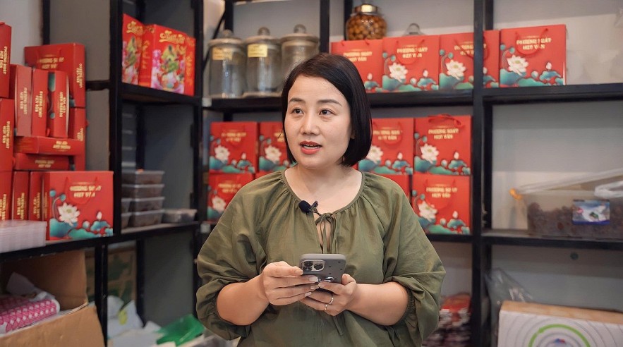 Tiệm bánh gia truyền Phương Soát Huy Vân “lên đơn” bằng giọng nói, mở rộng cơ hội bán hàng với MISA eShop Tiệm bánh gia truyền Phương Soát Huy Vân “lên đơn” bằng giọng nói, mở rộng cơ hội bán hàng với MISA eShop