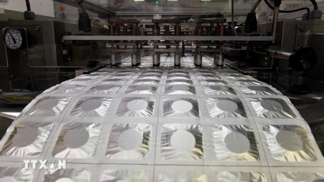 tong thong trump de doa ap thue duoc pham nhap khau len toi 250