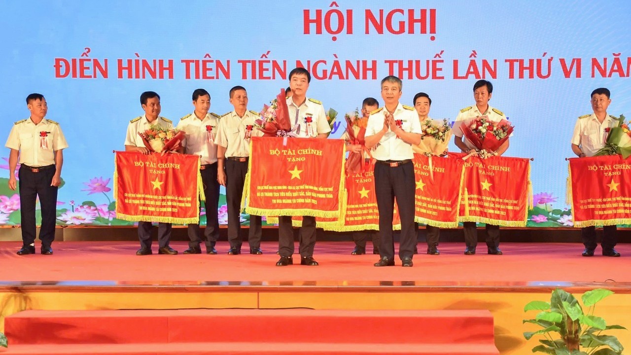 Người lãnh đạo thuế cơ sở lấy phong trào thi đua làm động lực phát triển