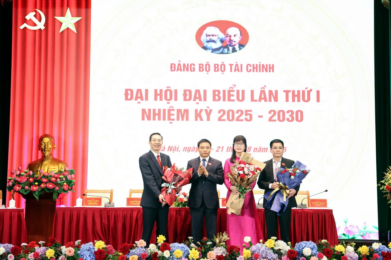 Ra mắt Ban Chấp hành Đảng bộ Bộ Tài chính nhiệm kỳ 2025 - 2030 Ra mắt Ban Chấp hành Đảng bộ Bộ Tài chính nhiệm kỳ 2025 - 2030
