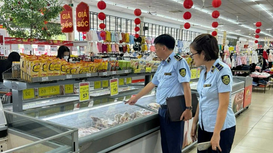 undefined Chống lợi dụng bão số 5 để găm hàng, tăng giá