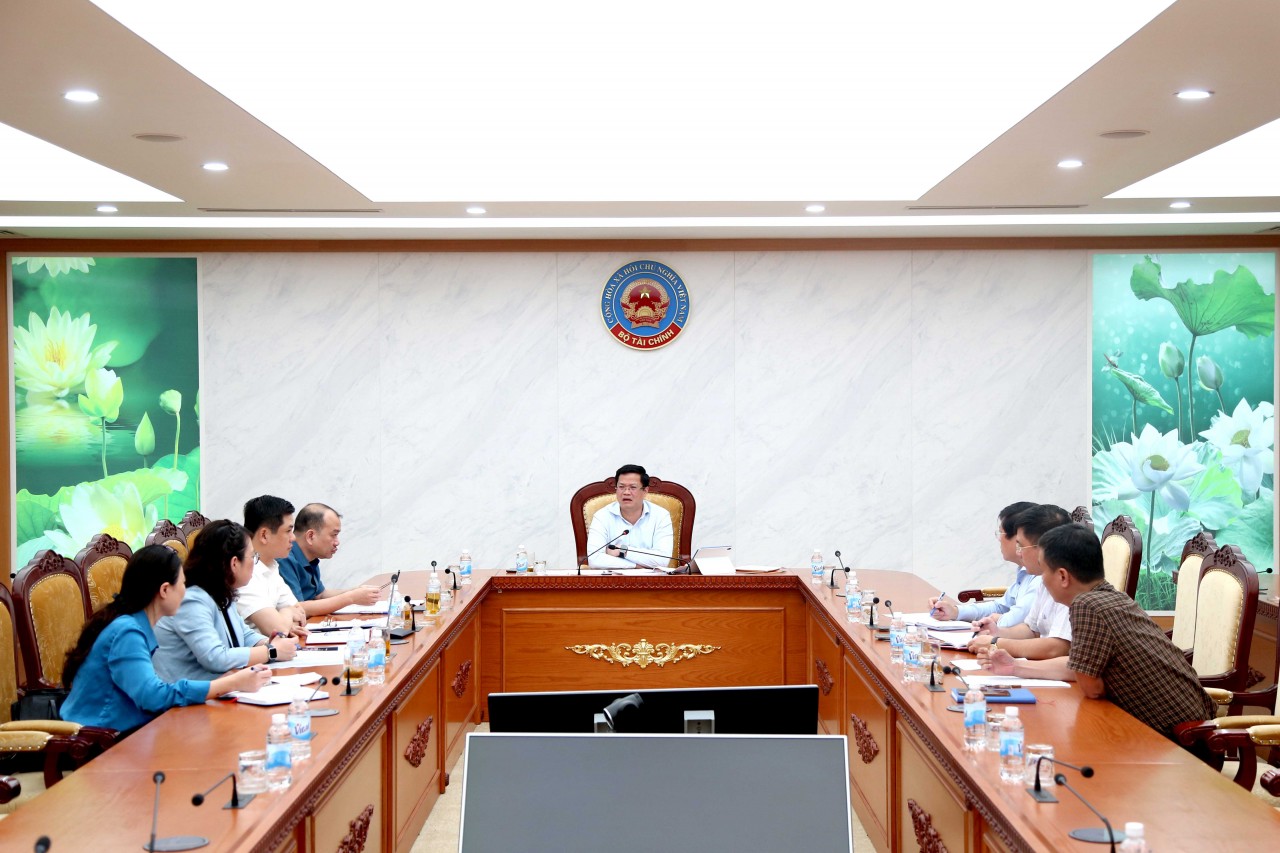 Bộ Tài chính bàn hỗ trợ kinh phí công chức làm việc xa nhà khi sắp xếp bộ máy gắn với mô hình chính quyền địa phương hai cấp Bộ Tài chính bàn hỗ trợ kinh phí công chức làm việc xa nhà khi sắp xếp bộ máy gắn với mô hình chính quyền địa phương hai cấp