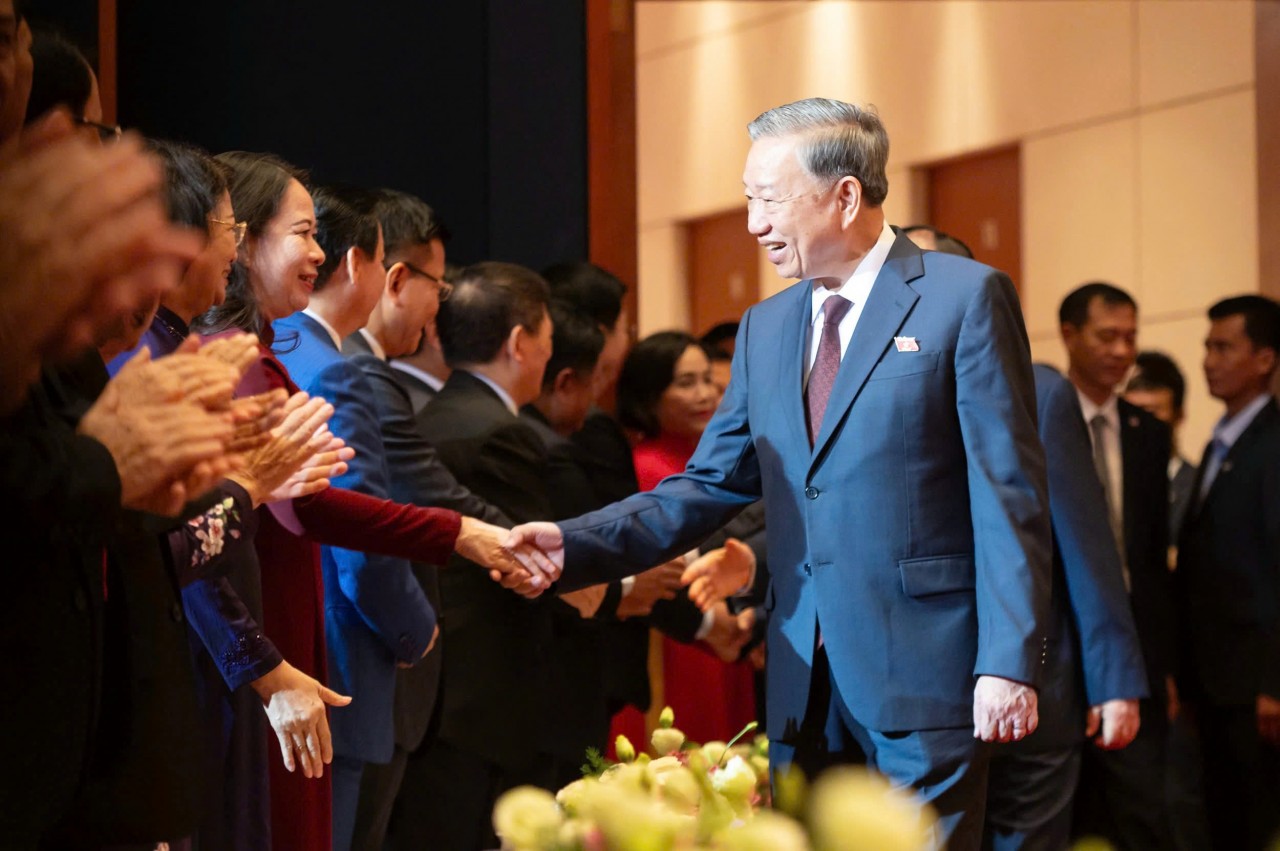 Tổng Bí thư Tô Lâm gặp mặt gần 2.000 đại biểu Quốc hội qua các thời kỳ Tổng Bí thư Tô Lâm gặp mặt gần 2.000 đại biểu Quốc hội qua các thời kỳ