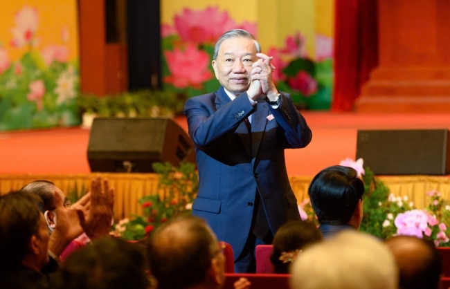 tong bi thu to lam gap mat gan 2000 dai bieu quoc hoi qua cac thoi ky