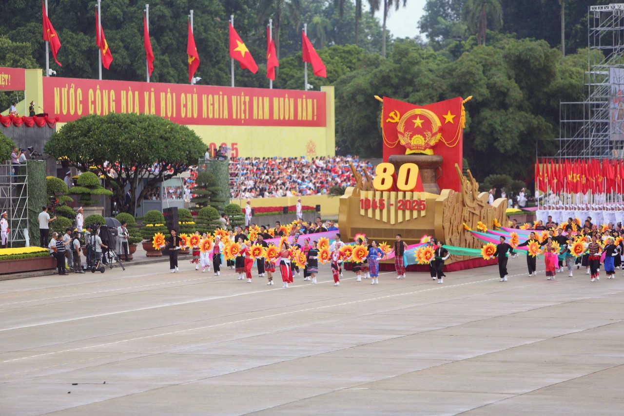 Tổng duyệt diễu binh, diễu hành A80 trong bầu không khí đẹp nao lòng Tổng duyệt diễu binh, diễu hành A80 trong bầu không khí đẹp nao lòng