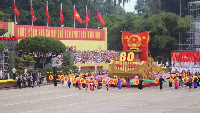 tong duyet dieu binh dieu hanh a80 trong bau khong khi dep nao long