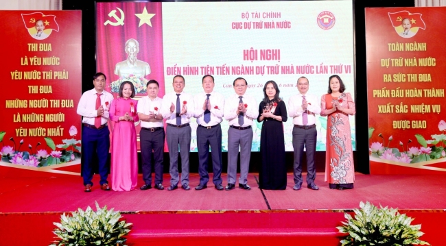 Kỹ thuật viên bảo quản tâm huyết với ngành Dự trữ