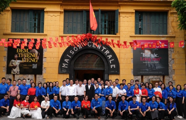 doan thanh nien datc tham quan khu di tich nha tu hoa lo