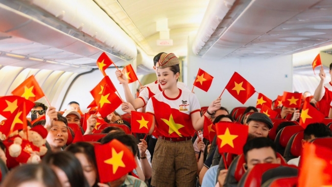 Những chuyến bay Vietjet mang cờ đỏ - sao vàng rực rỡ khắp trong, ngoài nước dịp kỷ niệm 80 năm Quốc khánh 2/9