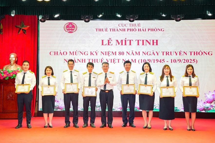 Thuế TP. Hải Phòng nỗ lực, phấn đấu hoàn thành mọi nhiệm vụ chính trị được giao Thuế TP. Hải Phòng nỗ lực, phấn đấu hoàn thành mọi nhiệm vụ chính trị được giao
