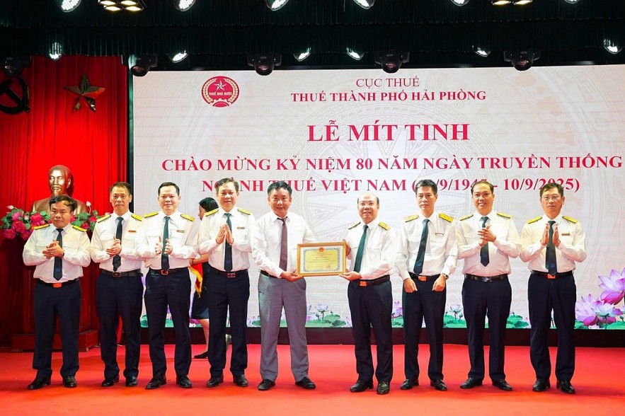 Thuế TP. Hải Phòng nỗ lực, phấn đấu hoàn thành mọi nhiệm vụ chính trị được giao Thuế TP. Hải Phòng nỗ lực, phấn đấu hoàn thành mọi nhiệm vụ chính trị được giao