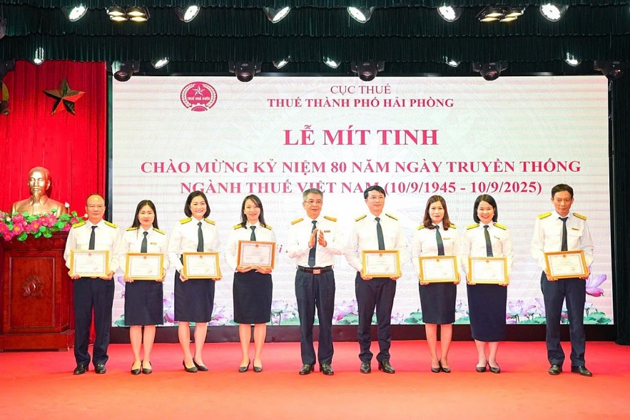 Thuế TP. Hải Phòng nỗ lực, phấn đấu hoàn thành mọi nhiệm vụ chính trị được giao Thuế TP. Hải Phòng nỗ lực, phấn đấu hoàn thành mọi nhiệm vụ chính trị được giao