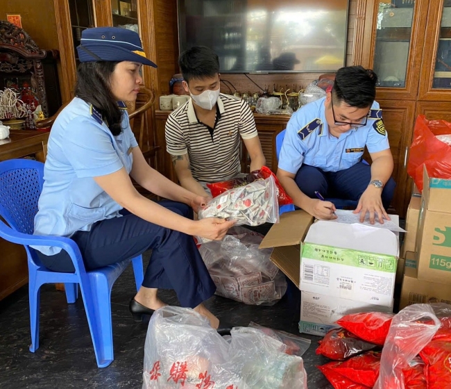 Quảng Ninh: Phát hiện gần 6000 sản phẩm thực phẩm nhập lậu bán trên sàn thương mại điện tử