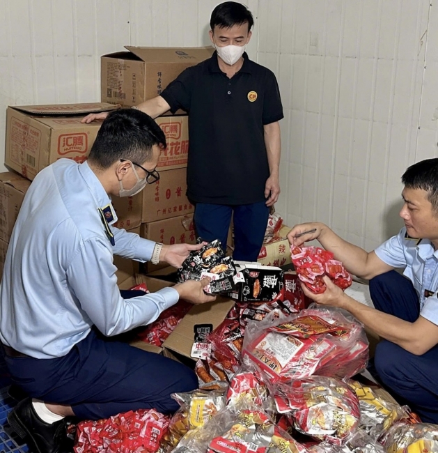 Thái Nguyên: Thu giữ hàng chục nghìn sản phẩm thực phẩm nhập lậu