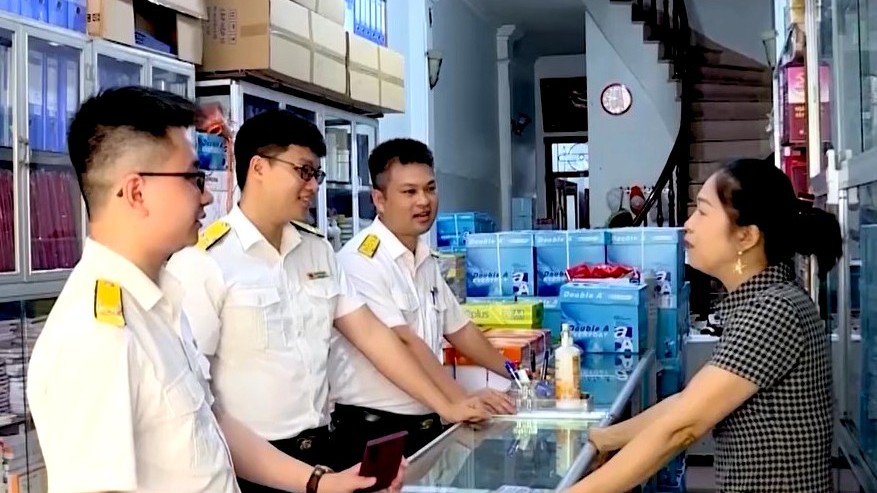 Thu ngân sách quốc gia vượt mốc 2,1 triệu tỷ đồng nhờ sự đồng hành của doanh nghiệp, người nộp thuế