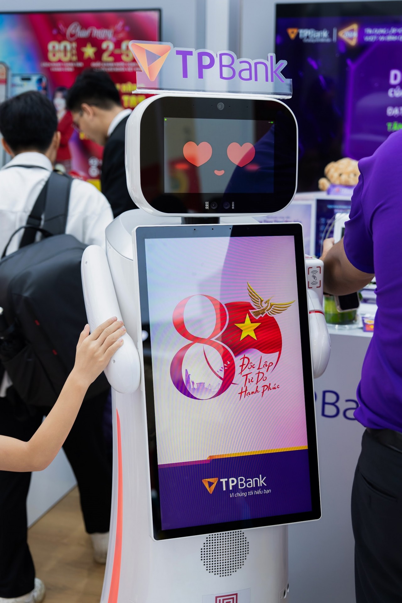 TPBank – Từ lựa chọn số hóa trong khó khăn đến khát vọng E-Vietnam TPBank – Từ lựa chọn số hóa trong khó khăn đến khát vọng E-Vietnam