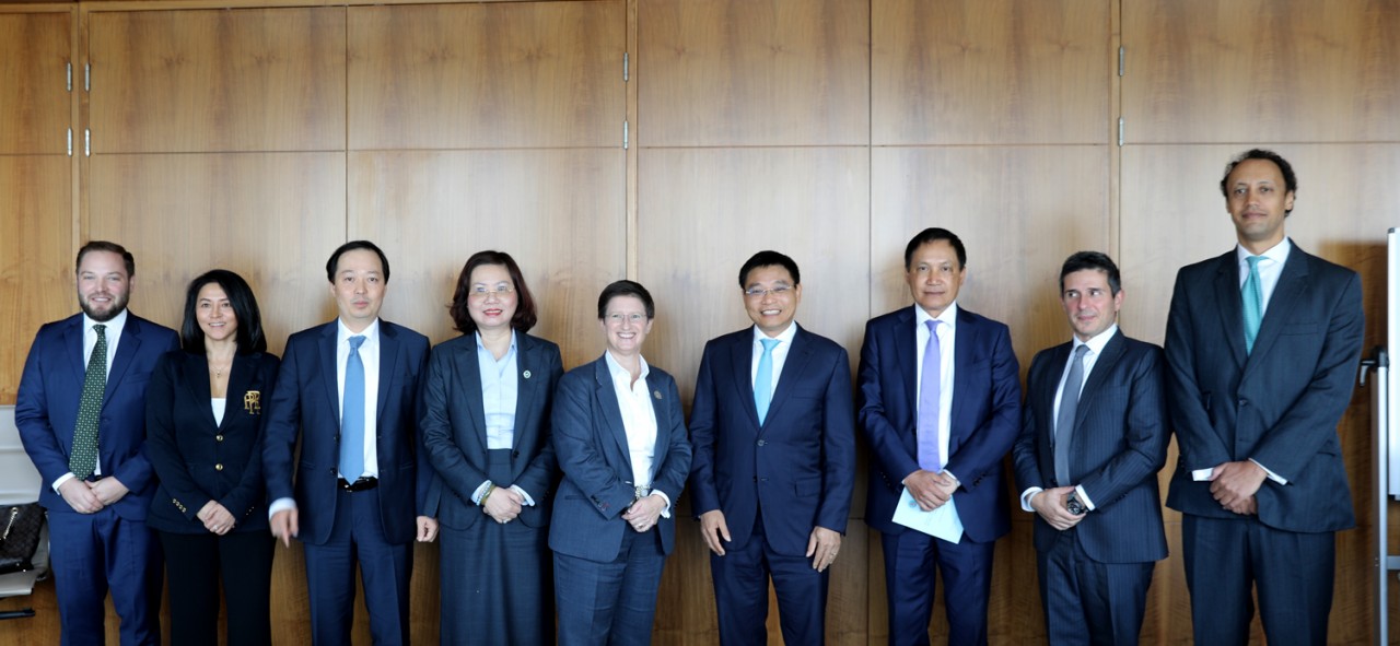 Bộ trưởng Bộ Tài chính Nguyễn Văn Thắng làm việc với lãnh đạo Sở GDCK London và FTSE Russell Bộ trưởng Bộ Tài chính Nguyễn Văn Thắng làm việc với lãnh đạo Sở Giao dịch chứng khoán London và FTSE Russell