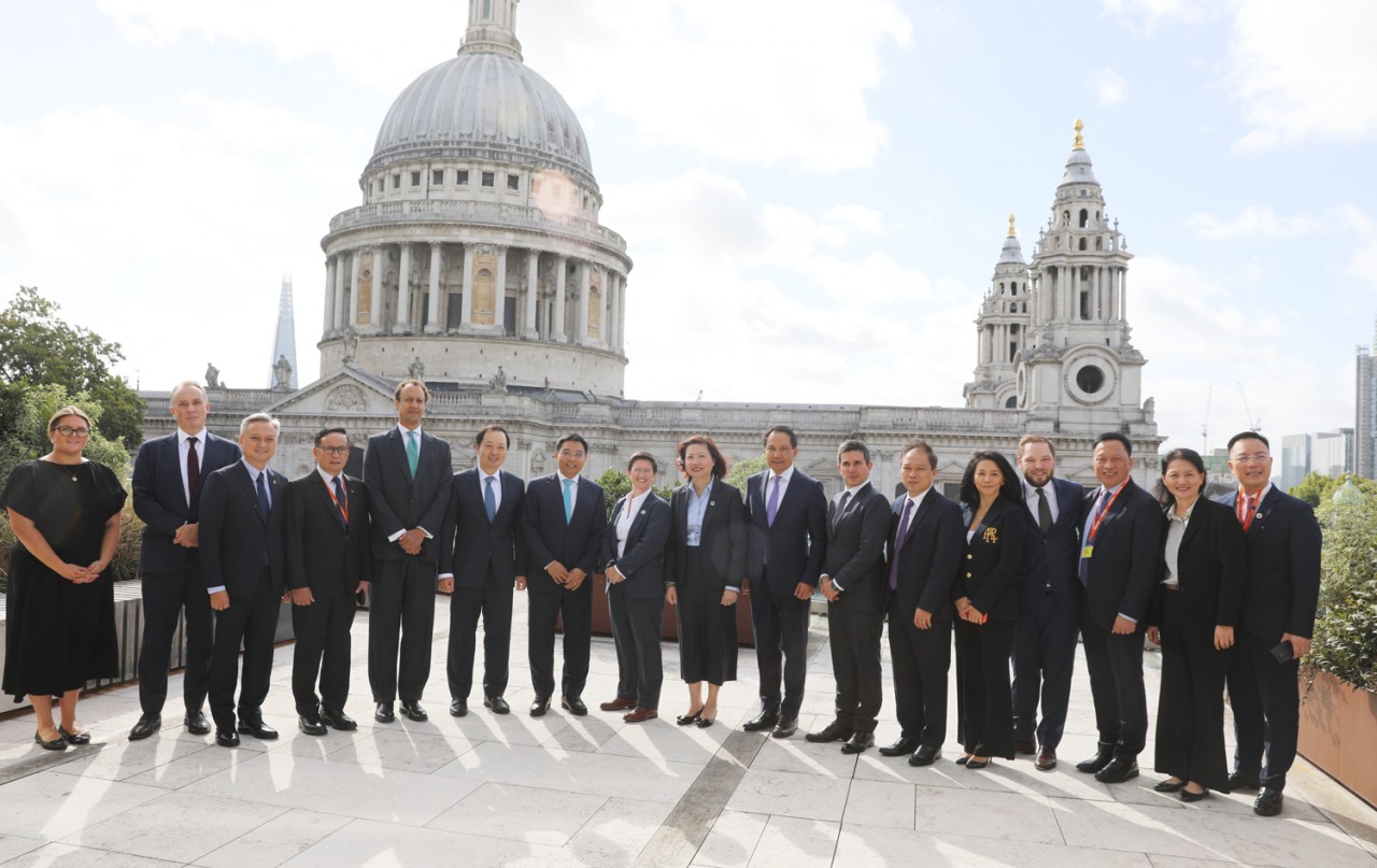 Bộ trưởng Bộ Tài chính Nguyễn Văn Thắng làm việc với lãnh đạo Sở GDCK London và FTSE Russell Bộ trưởng Bộ Tài chính Nguyễn Văn Thắng làm việc với lãnh đạo Sở Giao dịch chứng khoán London và FTSE Russell