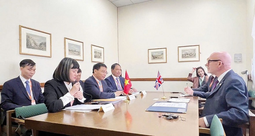 Việt Nam cam kết cải thiện môi trường đầu tư với mục tiêu “đôi bên cùng có lợi” Việt Nam cam kết cải thiện môi trường đầu tư với mục tiêu “đôi bên cùng có lợi”