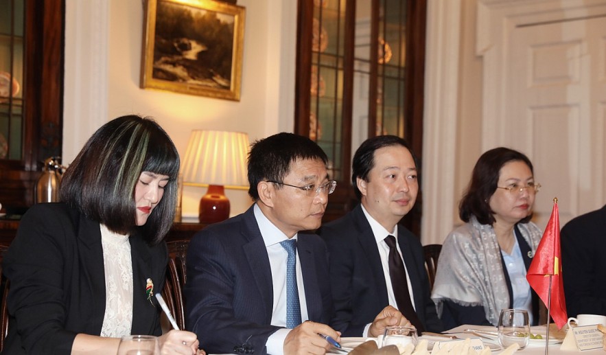 Bộ trưởng Bộ Tài chính Nguyễn Văn Thắng làm việc với Thị trưởng Khu tài chính London Alastair King