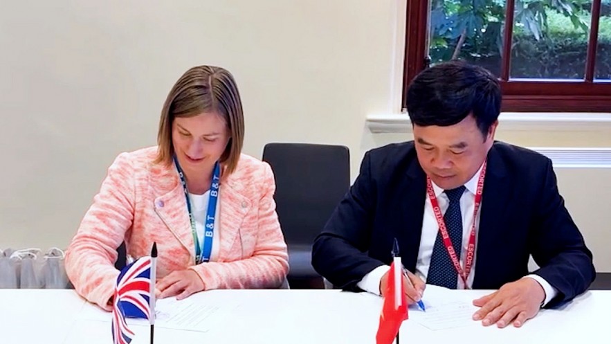 undefined Hải quan Việt Nam đạt được nhiều thoả thuận hợp tác với cơ quan thuế và hải quan, bảo vệ biên giới Anh