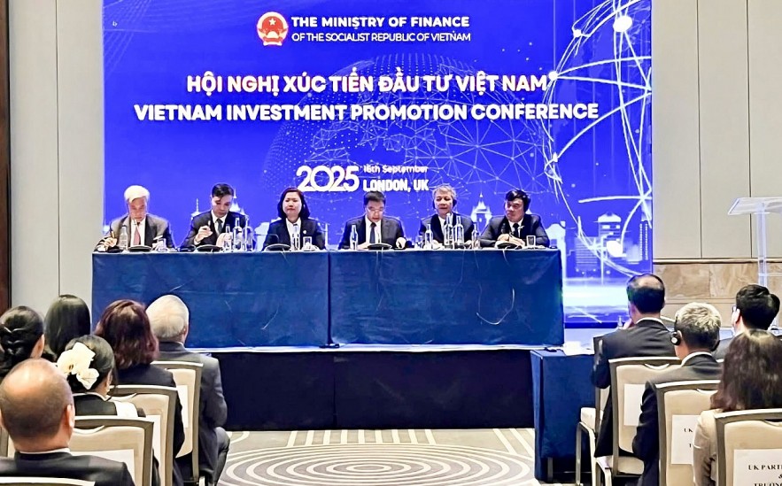 undefined Hải quan Việt Nam đóng góp ý kiến tại Hội nghị xúc tiến đầu tư tại Vương quốc Anh