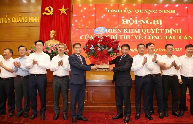 Thứ trưởng Bộ Tài chính Bùi Văn Khắng được bầu giữ chức Chủ tịch UBND tỉnh Quảng Ninh