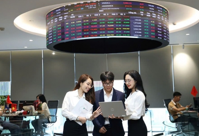 thi truong chung khoan dung truoc cua so co hoi moi