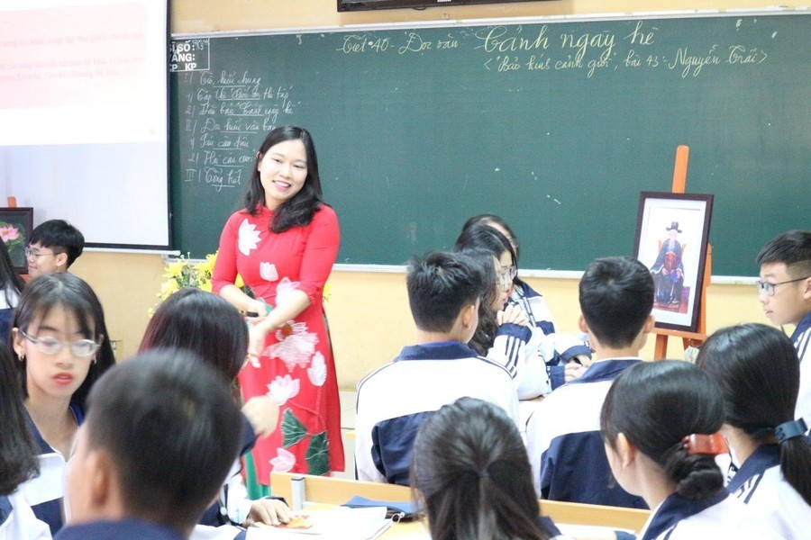 Nhiều điểm mới trong quy định về chế độ trả lương dạy thêm giờ đối với giáo viên