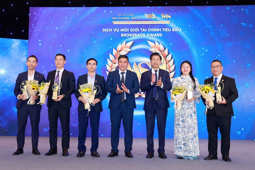 Diễn đàn VWAS 2025 vinh danh các sản phẩm dịch vụ tài chính tiêu biểu Diễn đàn VWAS 2025 vinh danh các sản phẩm dịch vụ tài chính tiêu biểu