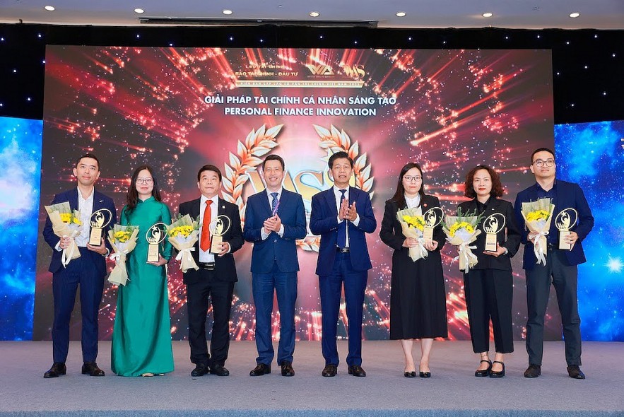 Diễn đàn VWAS 2025 vinh danh các sản phẩm dịch vụ tài chính tiêu biểu Diễn đàn VWAS 2025 vinh danh các sản phẩm dịch vụ tài chính tiêu biểu