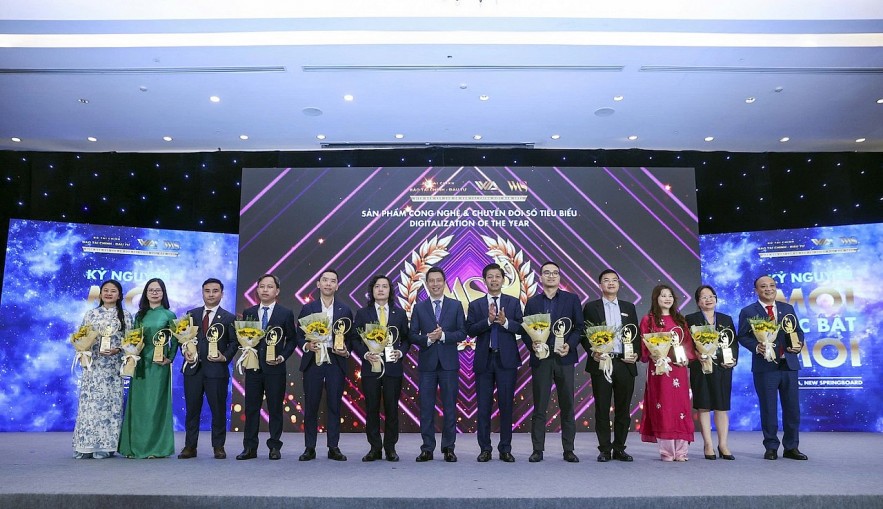 Diễn đàn VWAS 2025 vinh danh các sản phẩm dịch vụ tài chính tiêu biểu Diễn đàn VWAS 2025 vinh danh các sản phẩm dịch vụ tài chính tiêu biểu