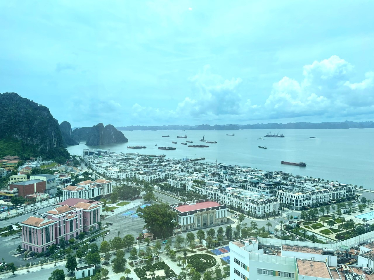 Bức tranh kinh tế Quảng Ninh: Dấu ấn 5 năm và những mục tiêu đột phá Bức tranh kinh tế Quảng Ninh: Dấu ấn 5 năm và những mục tiêu đột phá